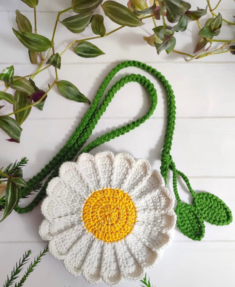 Daisy sling bag